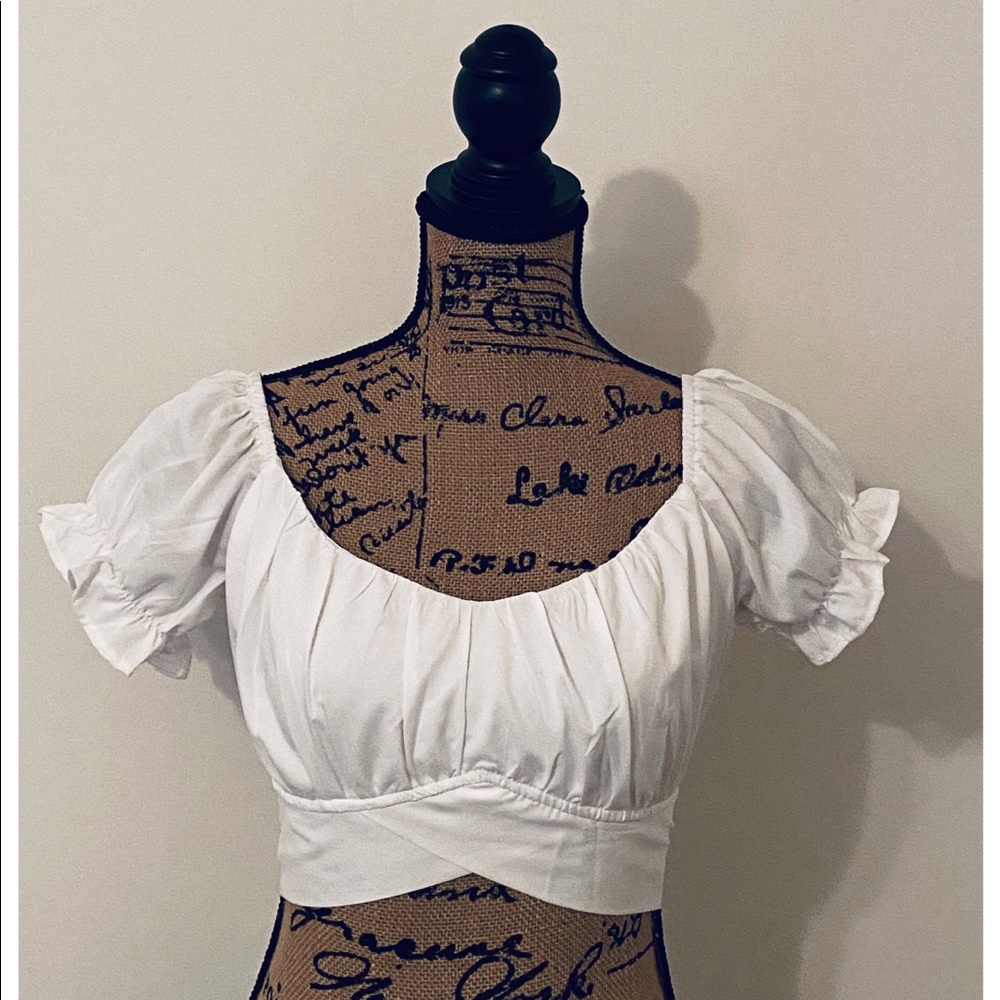 White puff sleeve top cropped top